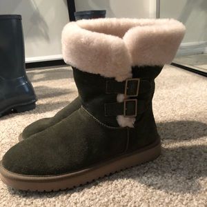 Like NEW. Worn twice Koolaburra BY UGG boots